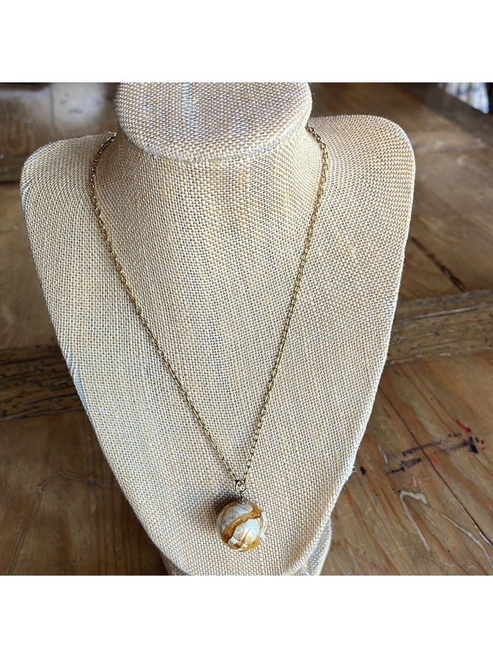 Venetiaurum Murano Glass Ball Pendant and adjustable Gold Plated Chain Necklace
